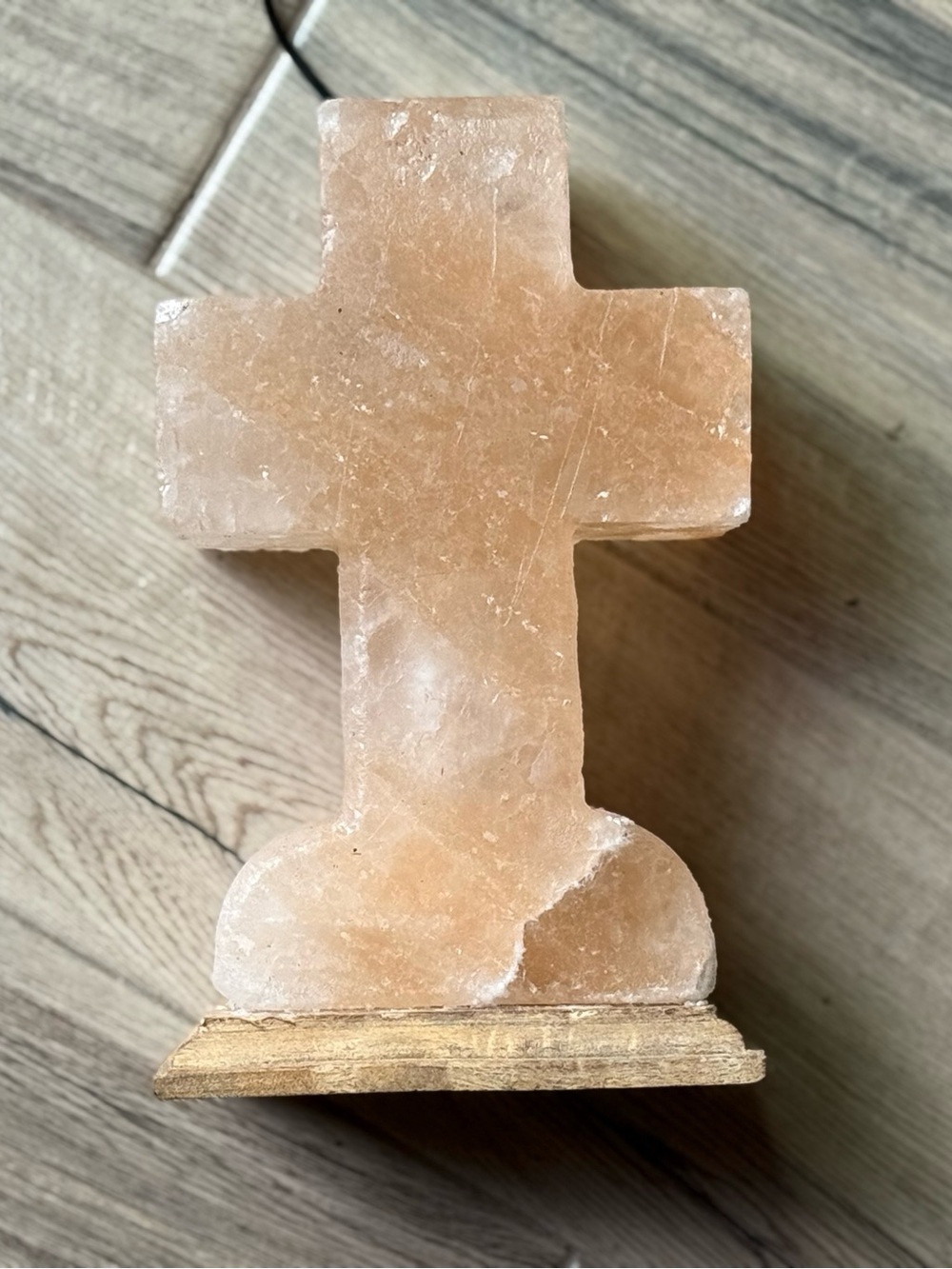 Beautiful Himalayan salt stone cross lamp - Picture 13 of 13